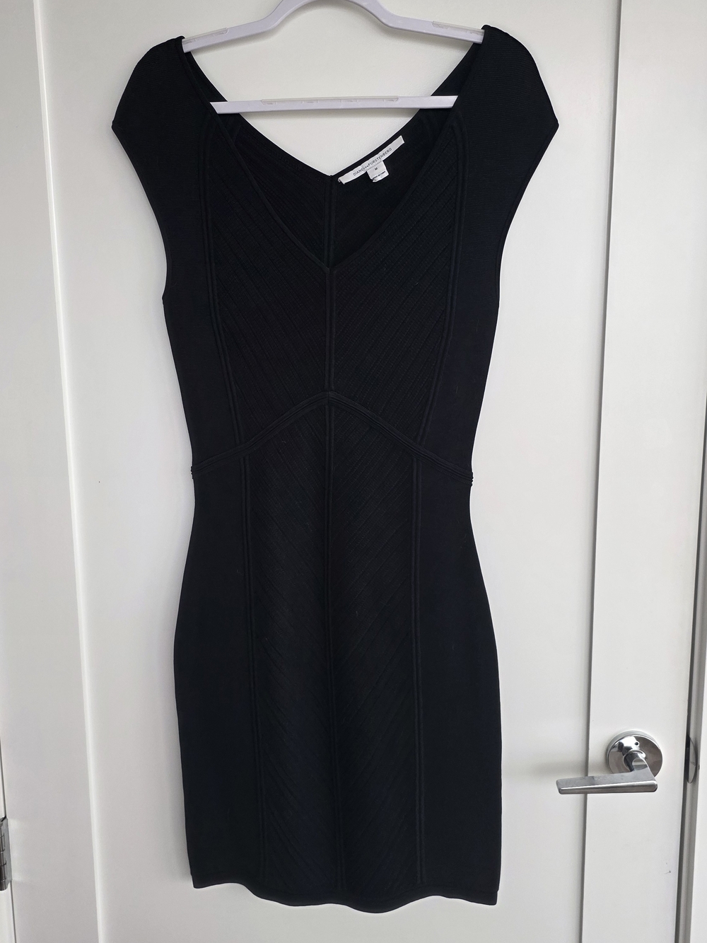 Diane Von Furstenberg Black V-Neck Cap Sleeve Mini Dress
